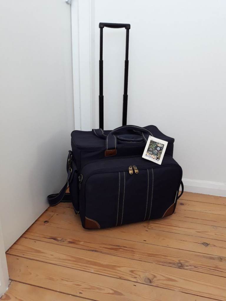 Large Insulated Picnic Trolley with Retractable Handle & 4 person picnic set. Colour Navy.  
