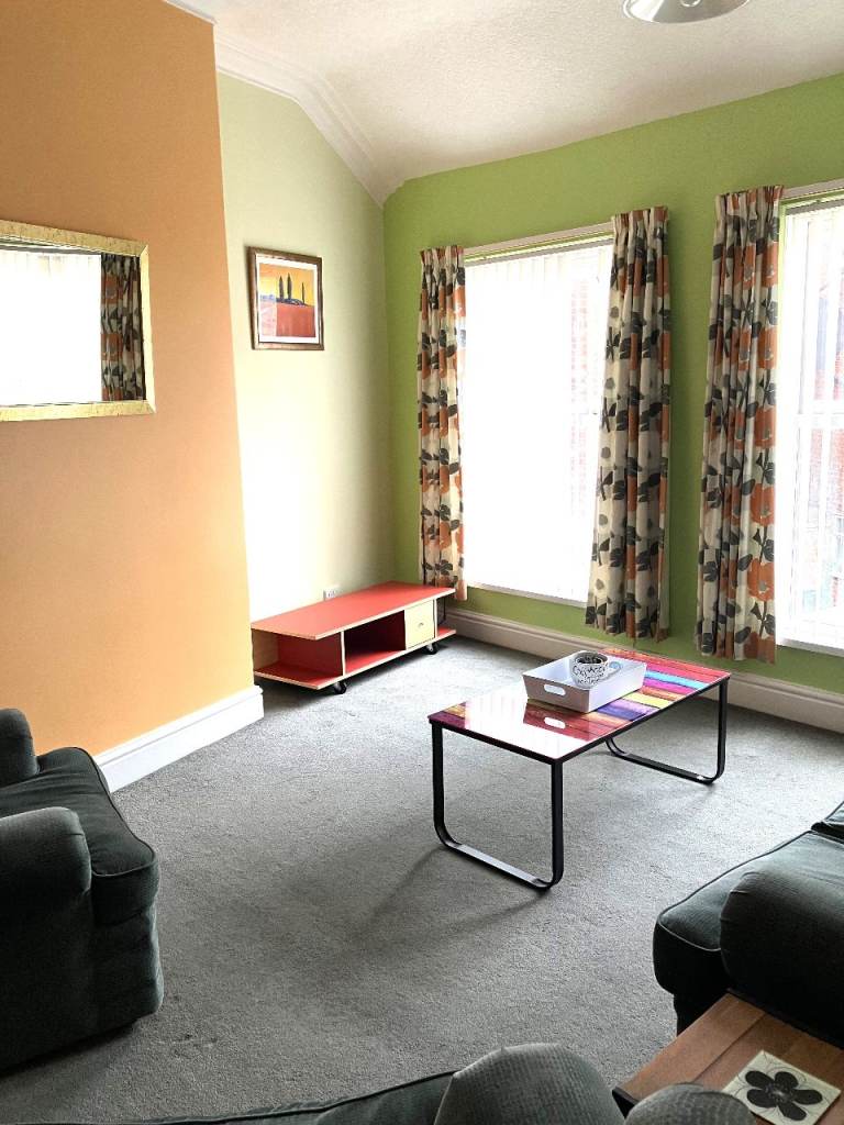 2 bedroom flat, s/c, spacious, fully furnished flat - central Preston