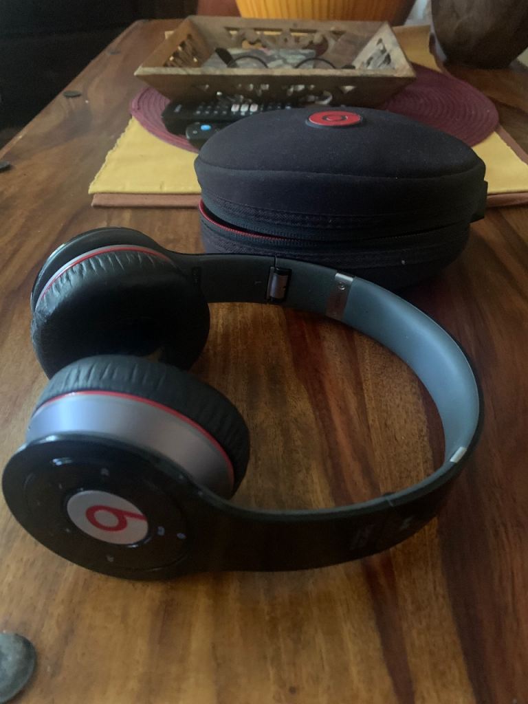 Wireless older Version beats headphone 