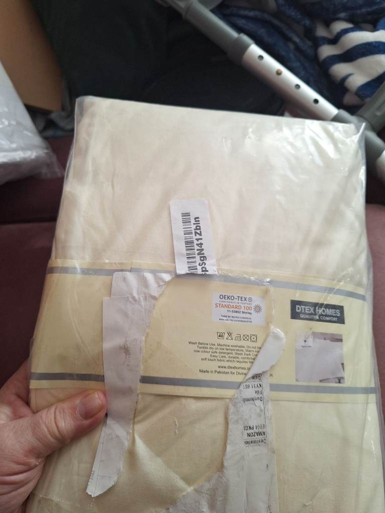 Light yellow/ single fitted valance sheet