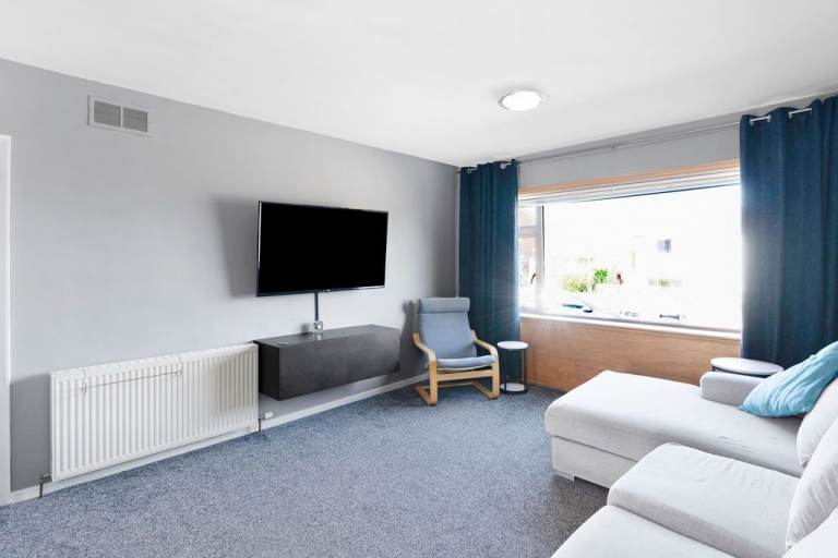 Spacious, 2 bedroom maisonette with private garden and garage, in Balerno – available NOW