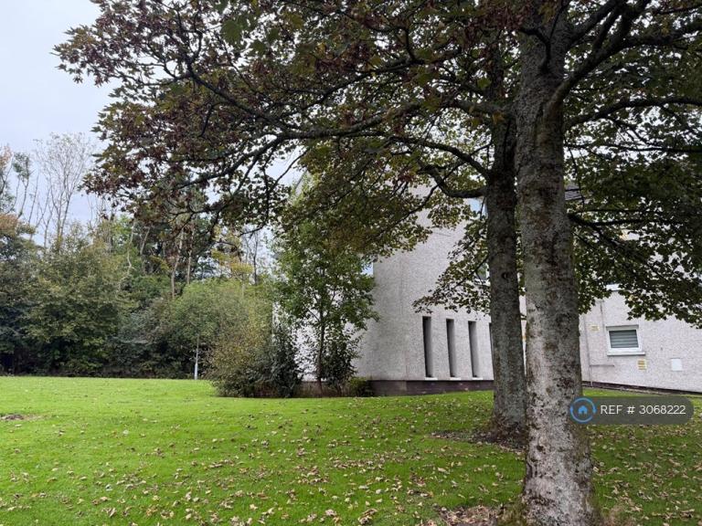 3 bedroom flat in Cumbernauld, Glasgow, G67 (3 bed) (#3068222)