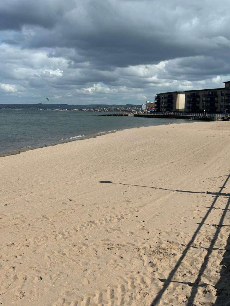 By the Sea. Portobello. Kings Road EH10 5JN. lovely 3rd fl, 2 double bed flat  with D/G
