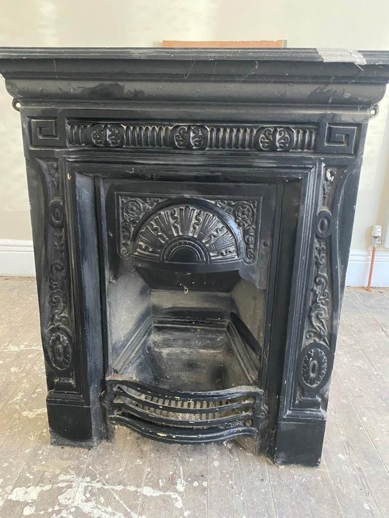 VICTORIAN FIREPLACE BEAUTIFUL