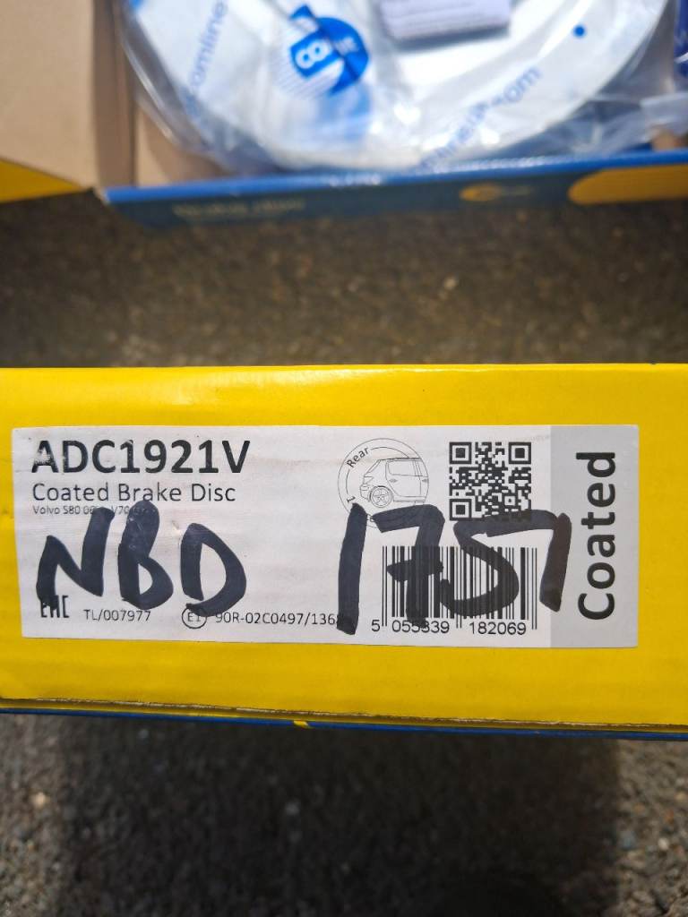 Volvo xc70 2008 2.4 engine rear discs (2x)
