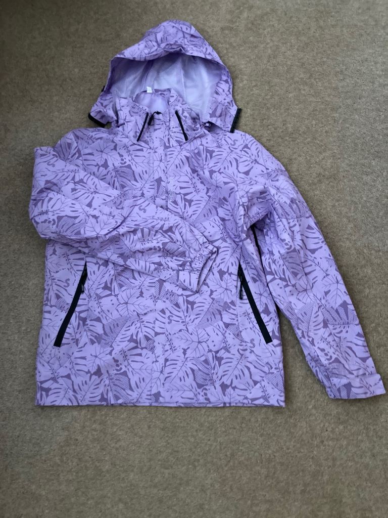 Ladies anorak style jacket, with detachable hood.