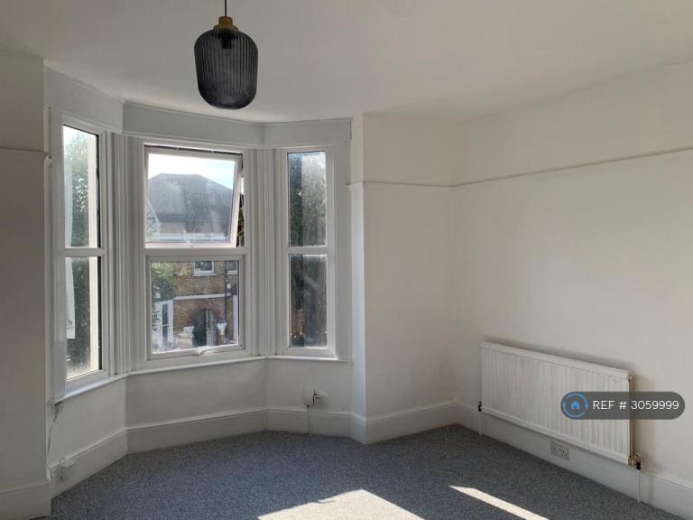 1 bedroom flat in St Peter's Road., South Croydon, CR0 (1 bed) (#3059999)