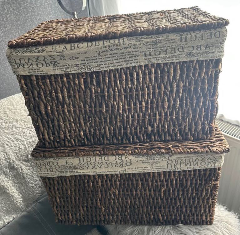 Wicker basket with lid
