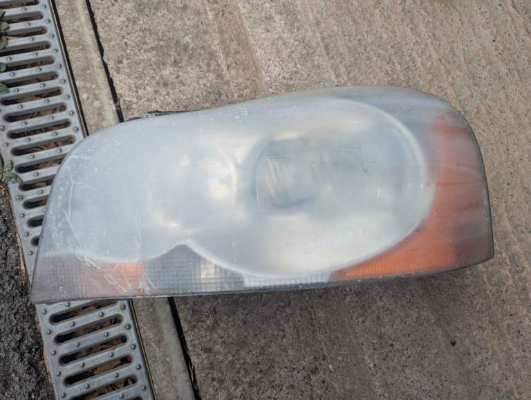 Volvo XC90 Headlight RHD (spares only)
