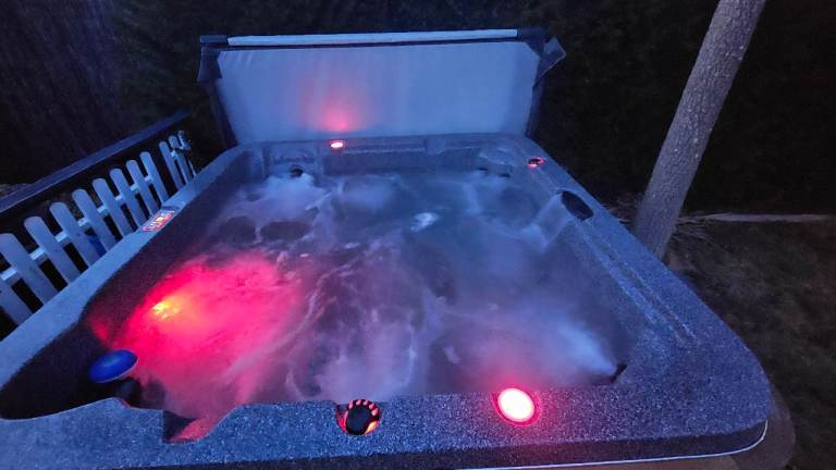 Arctic Spa 6 person hot tub  - reavailable 