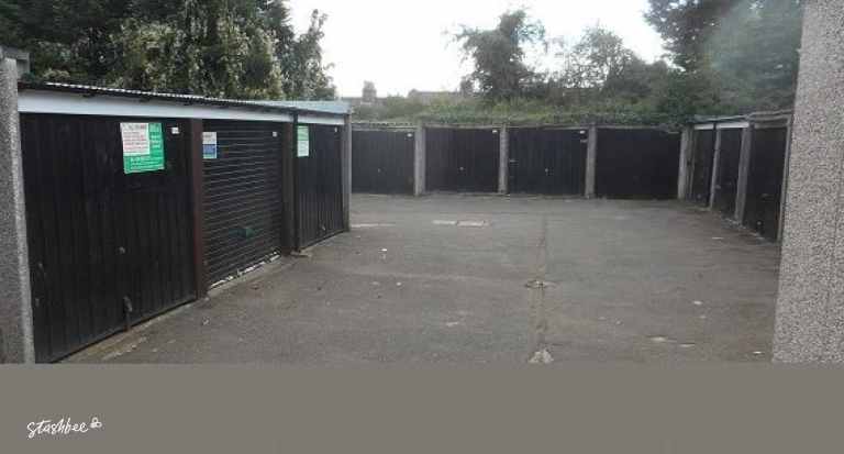 Garage to rent in London (N14) | Stashbee