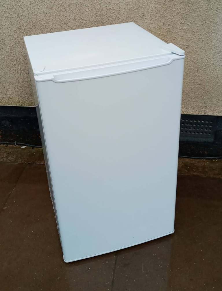* delivery available * UNDERCOUNTER FRIDGE FREEZER: BEKO, 50CM WIDE 