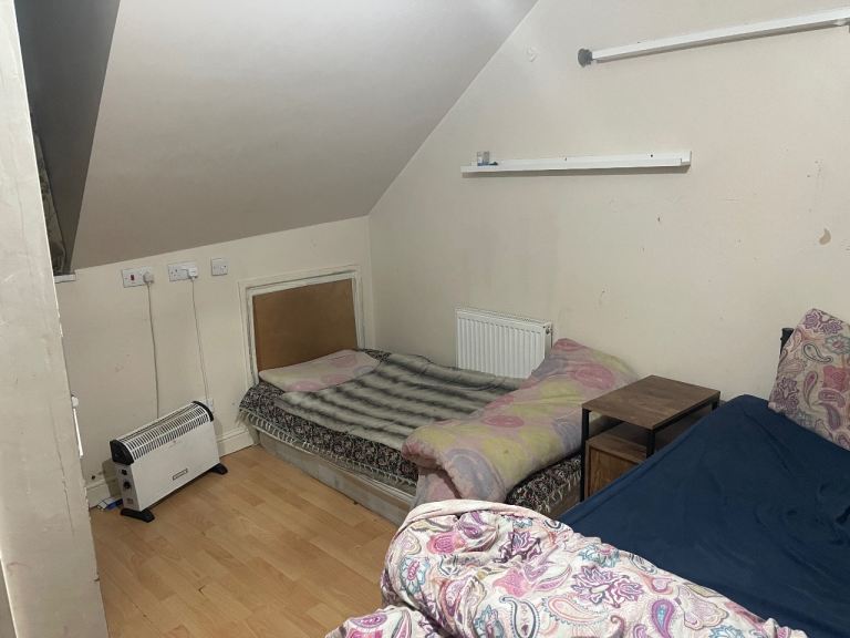 Room to rent on sharing 