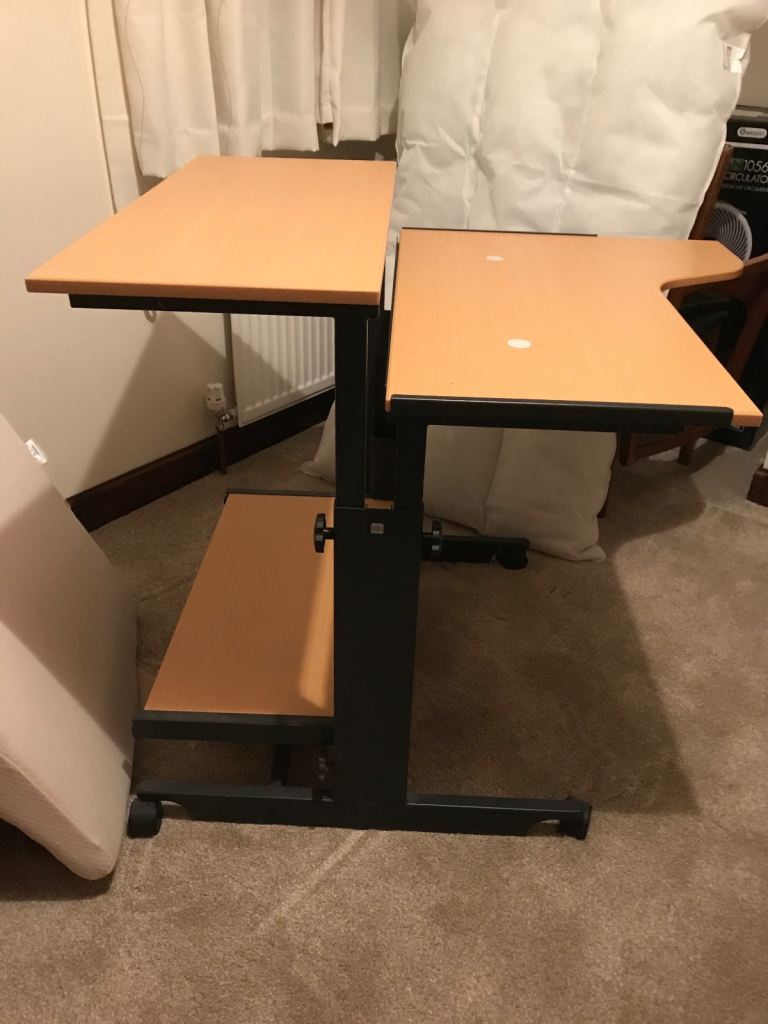 Computer desk