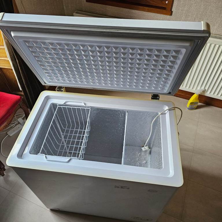 £25 - CHEST FREEZER