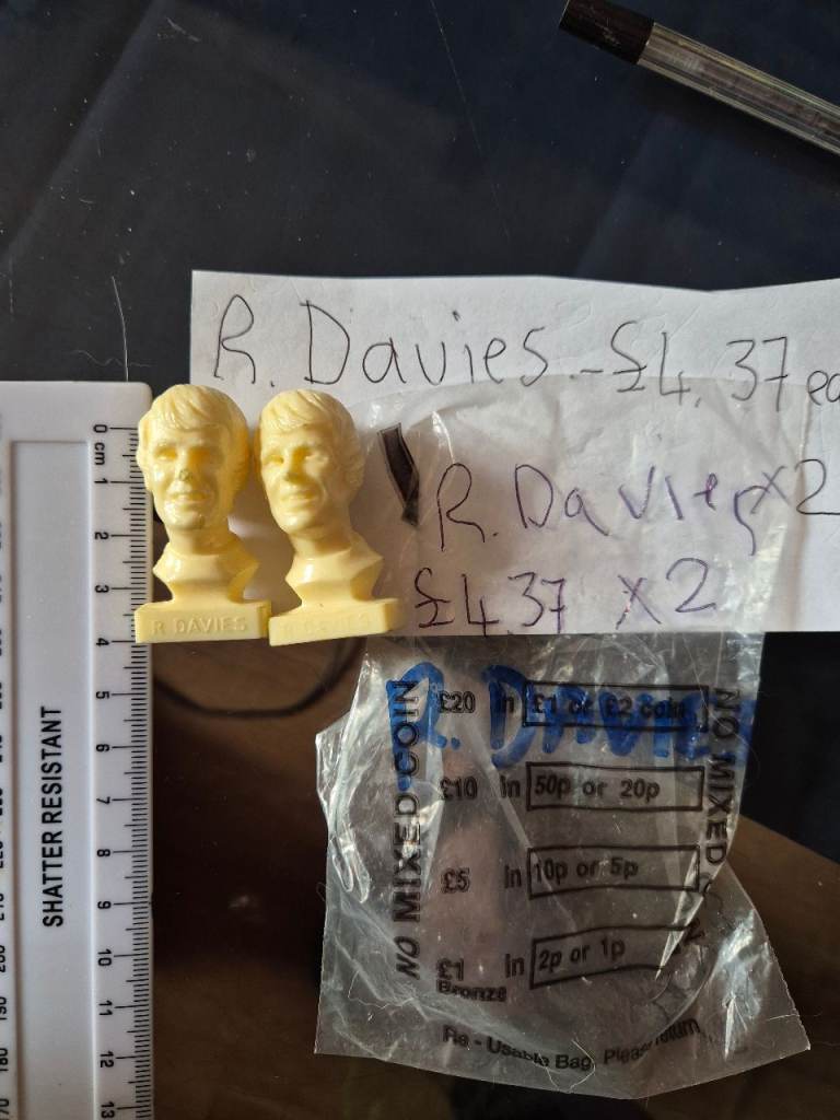 SPORTS/ FOOTBALL MEMORABILIA  CLEVELAND FOOTBALL CLUB 1970'S BUST.  RDAVIES X 2 @ £4.37 EACH 