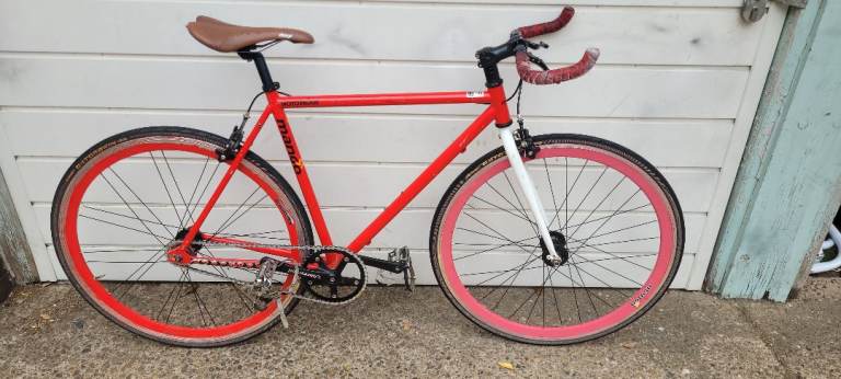 single speed flip-flop hub red bike fear condition in good working order