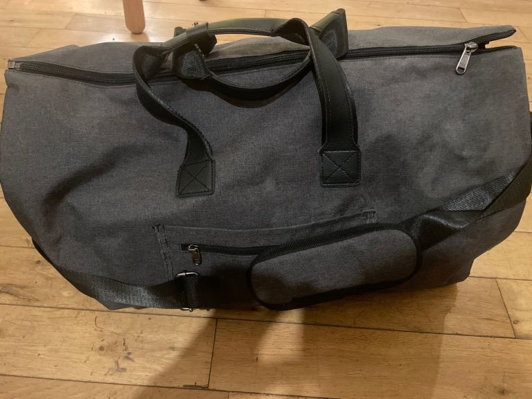 Holdall/suit-bag nearly new