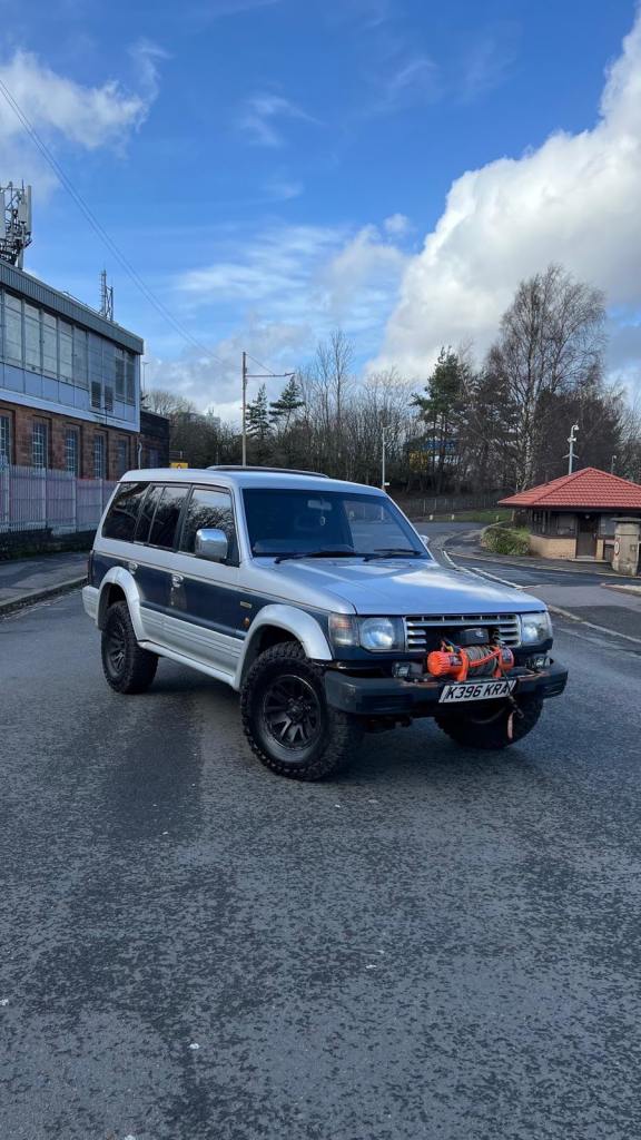 1993 Silver/Blue Mitsubishi Pajero 2.5