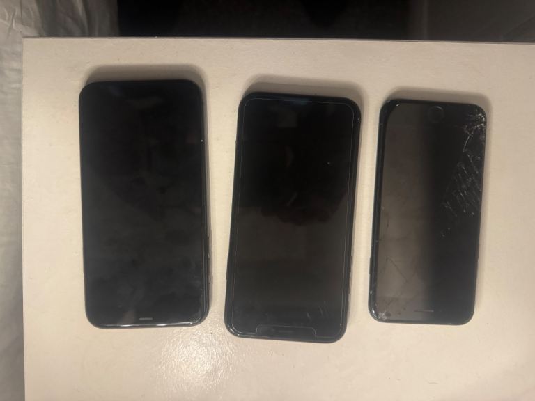 3 iPhones 