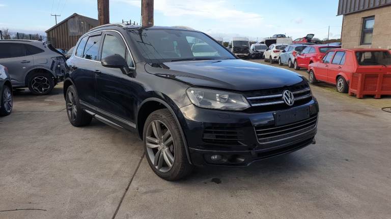 **For breaking** Vw Volkswagen Touareg Altitude, 3.0 Tdi diesel automatic (2013).