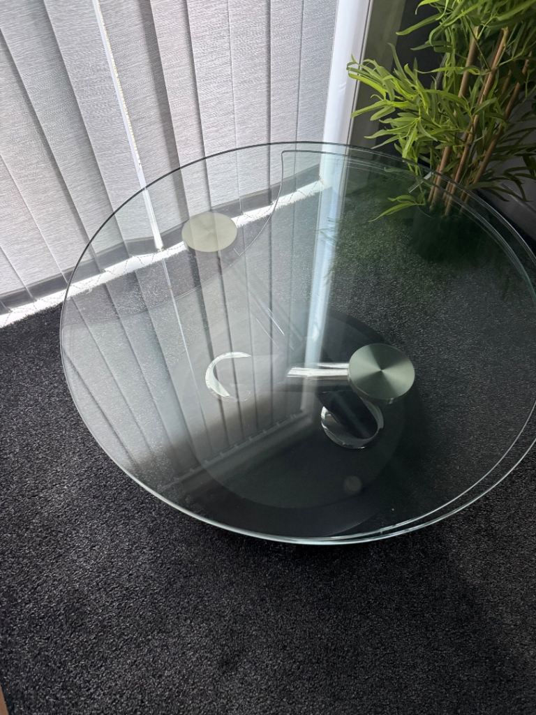 Glass Extendable table
