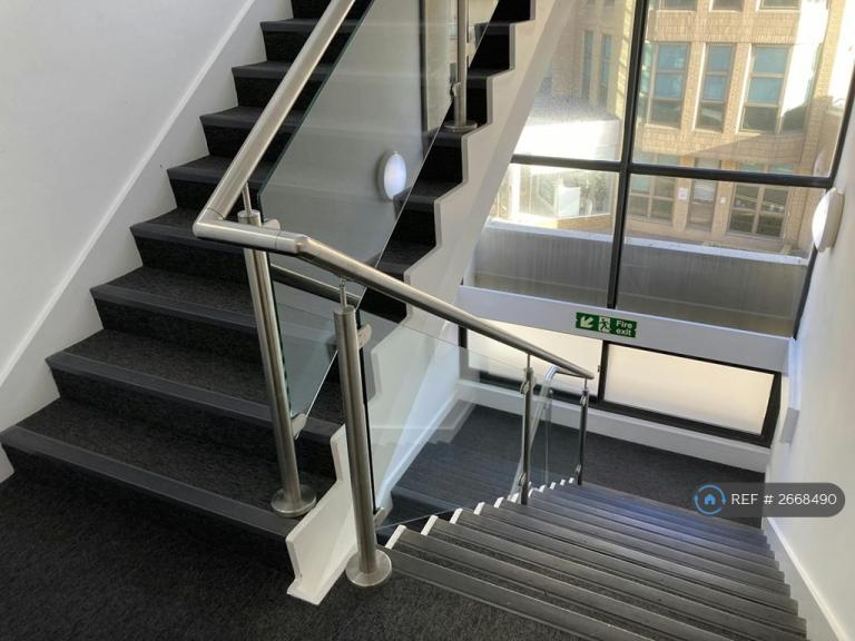 2 bedroom flat in Brighton, Brighton, BN1 (2 bed) (#2668490)