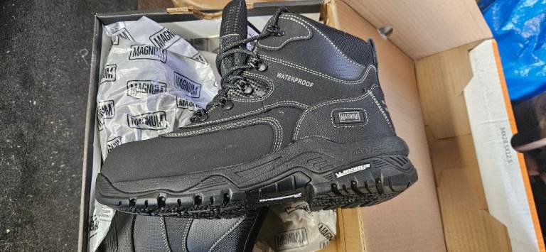 Magnum safety boots 