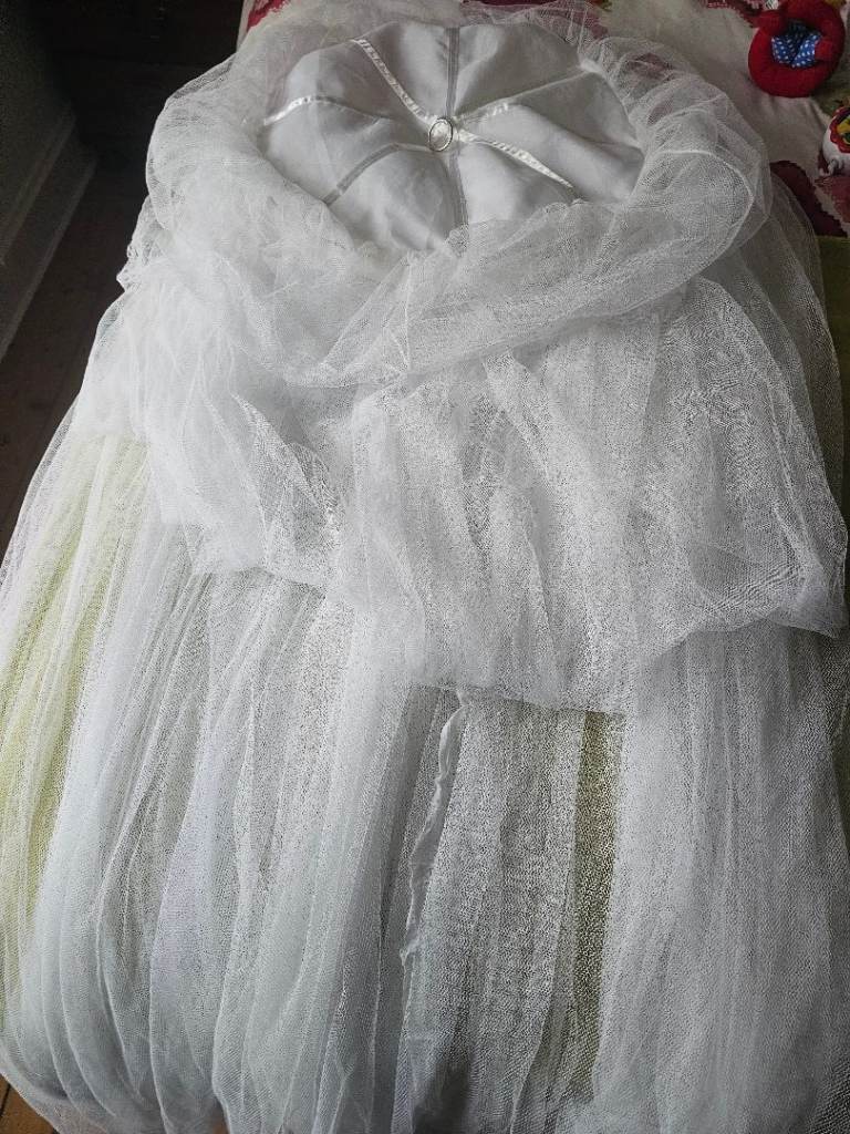 Rocking bassinet and accessories 