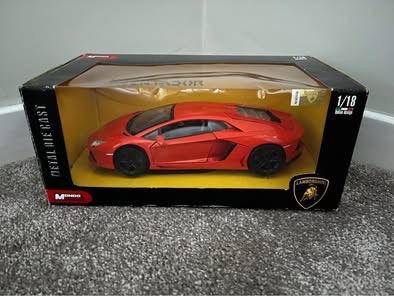 1:18 Lamborghini Aventador