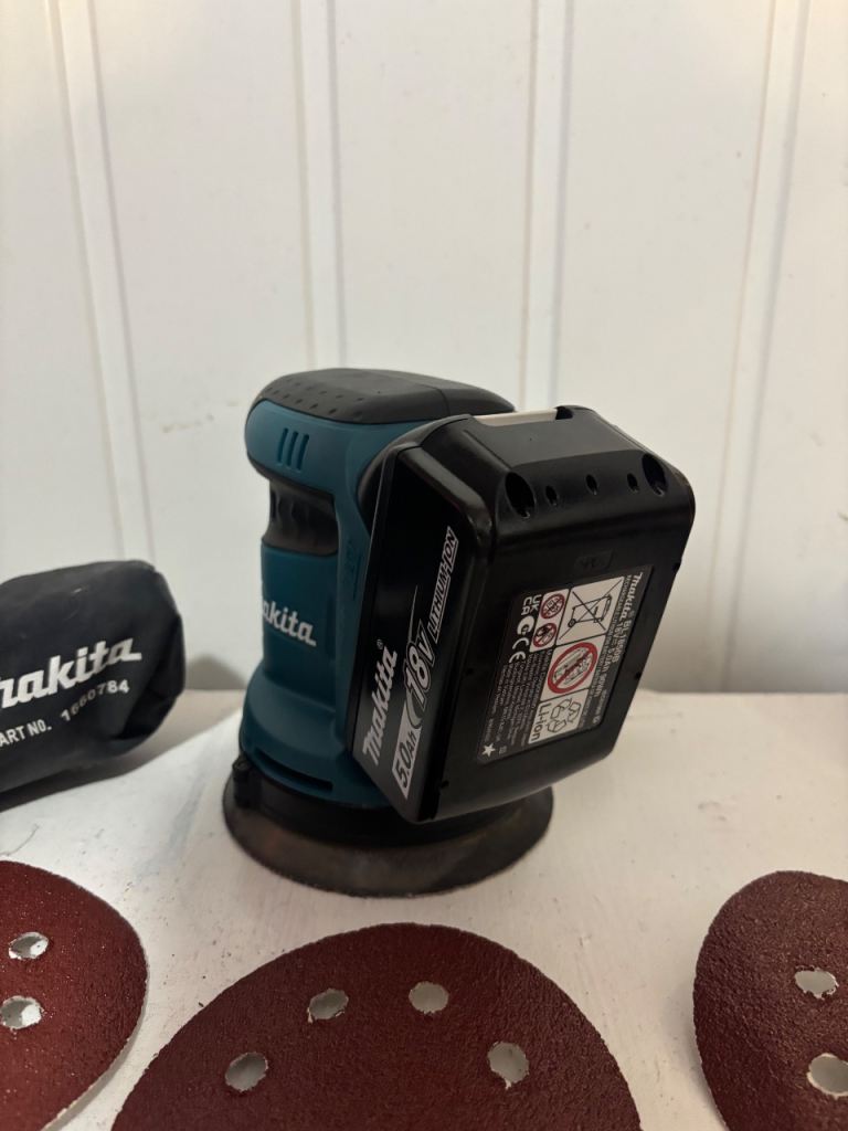 Makita 18v sander + 5amp 
