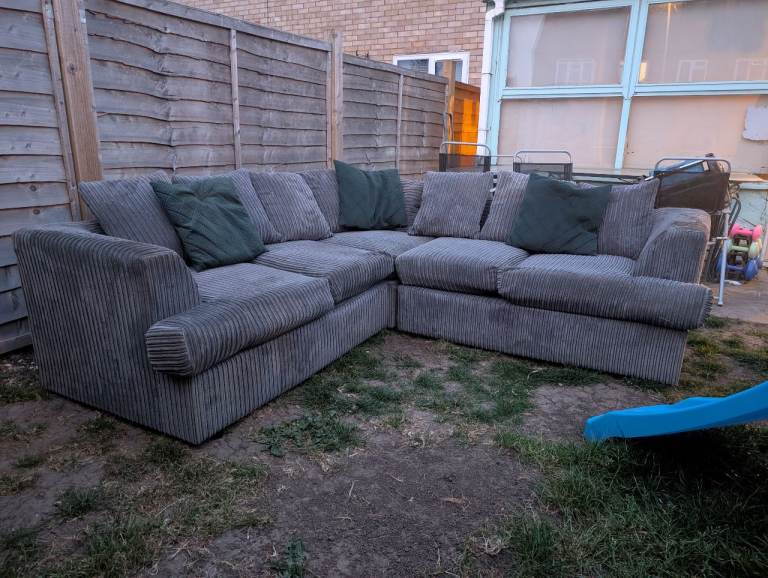 Corner sofa comfortable (left/right) + delivery available 