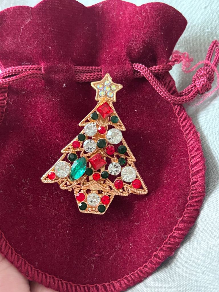 Sparkly Christmas Tree Brooch – Gold-Tone, Gemstone Design
