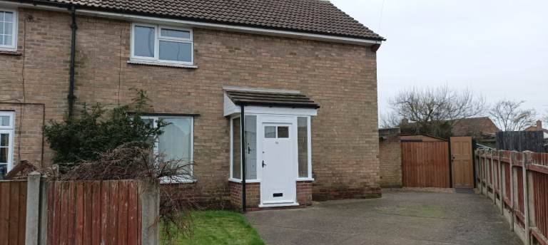 ONE BEDROOM UPPER FLOOR FLAT.