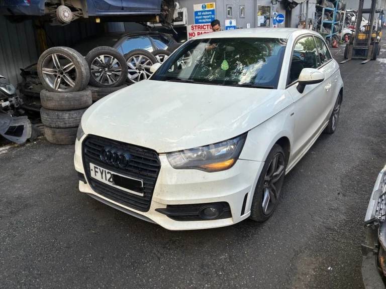 AUDI A1 8X S-LINE 2012 1.4 PETROL CAXA WHITE 3DR AUTO BREAKING 1X WHEEL NUT