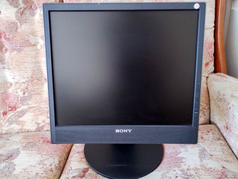 17 inch Sony Monitor in good condition. Suitable for Computer, CCTV Recorder, etc.