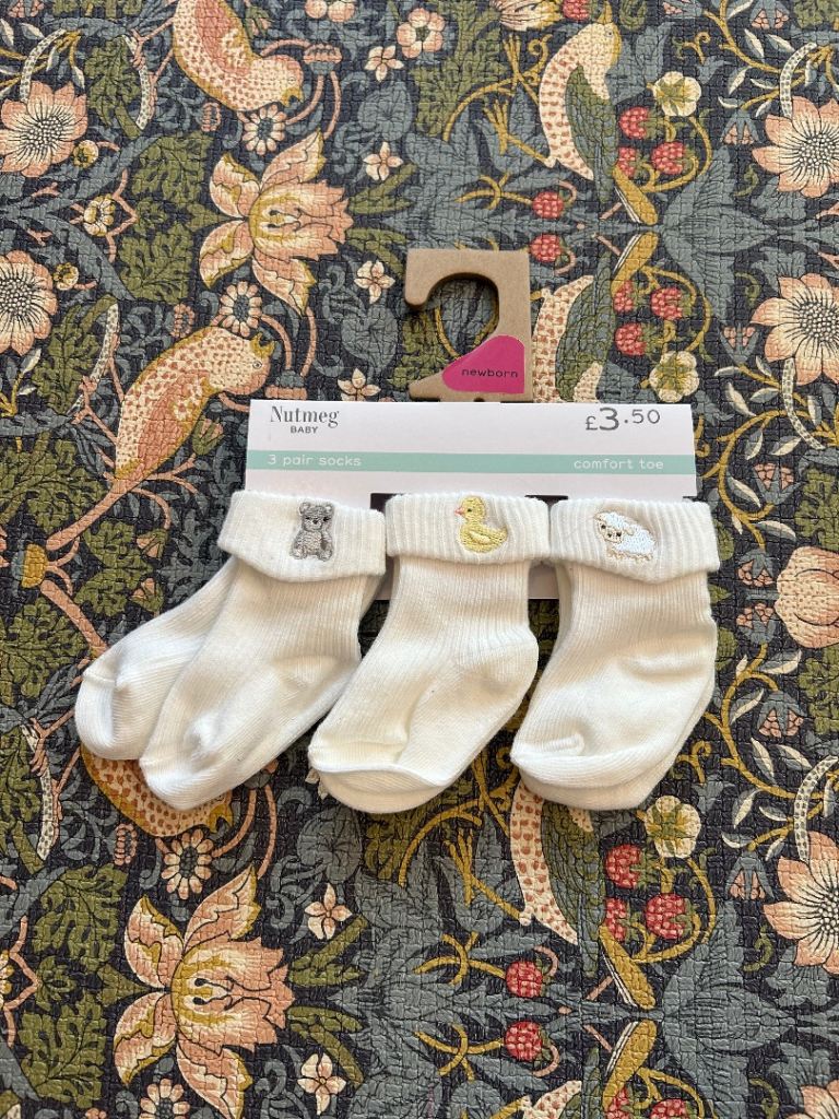 2 packs of baby socks 