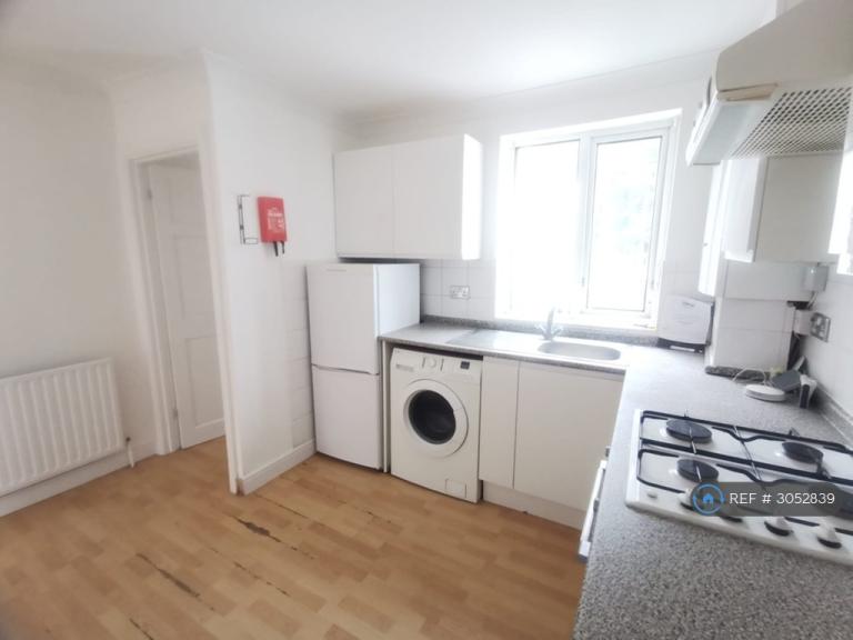 Studio flat in Cumberland Road, Reading, RG1 (#3052839)