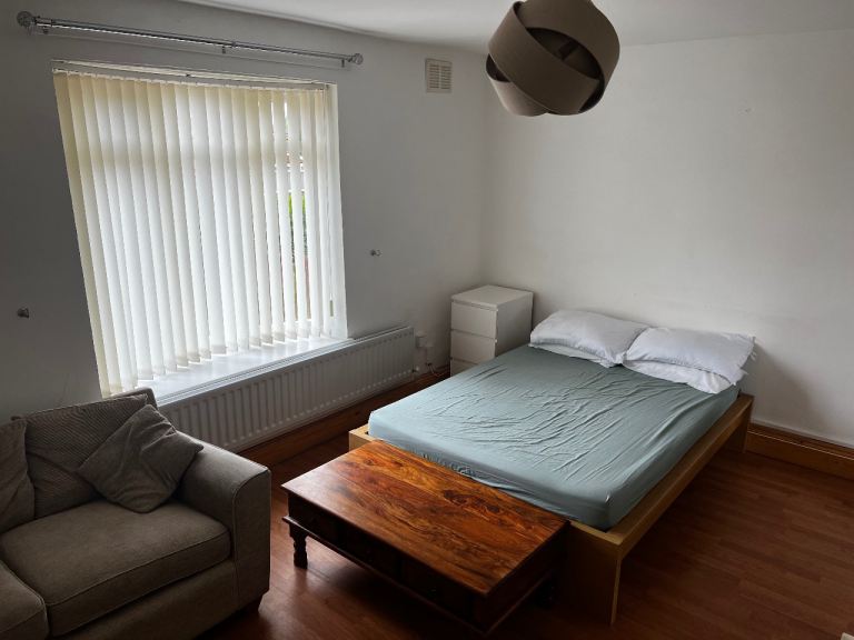 Extra large room to rent