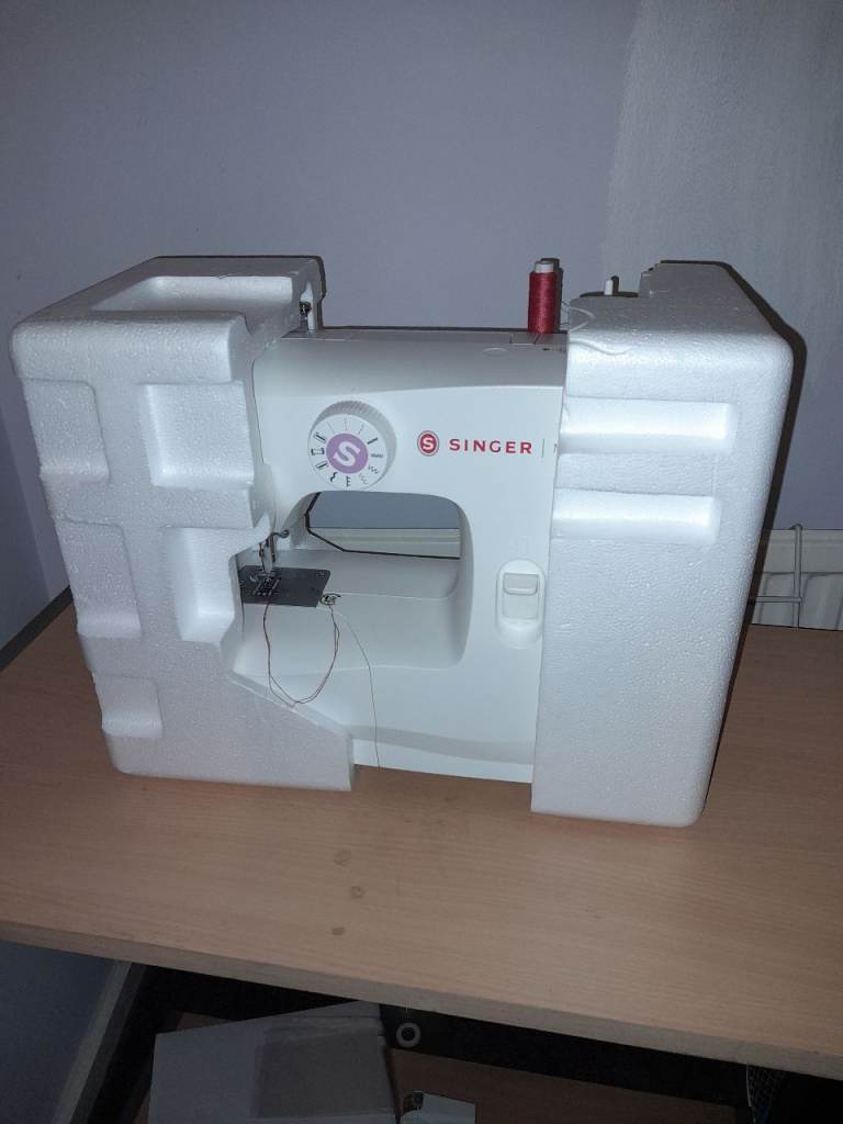 SINGER SEWING MACHINE 