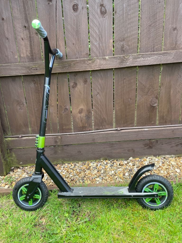 Kids evo scooter black & green