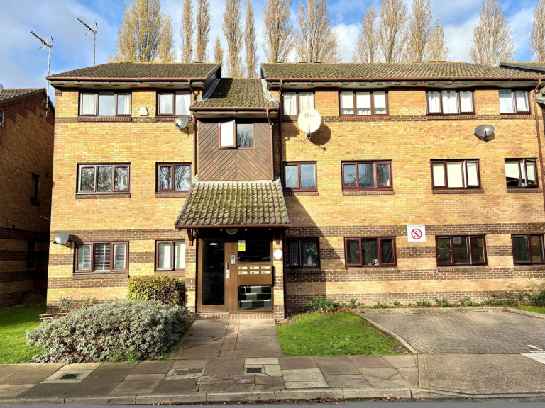 2 bedroom flat in Neasden, NW10