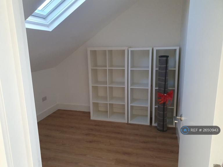 2 bedroom flat in Cromwell Avenue, London, N6 (2 bed) (#2650943)