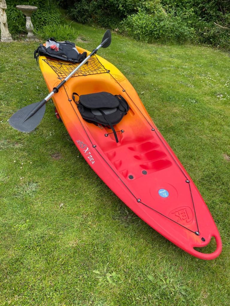 Tek Sport 285 X-T-SEA Kayak with Paddle and Wheels