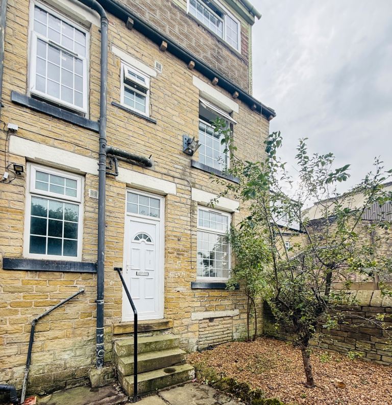 4 BEDROOM HOUSE OFF LEEDS RD BD3 