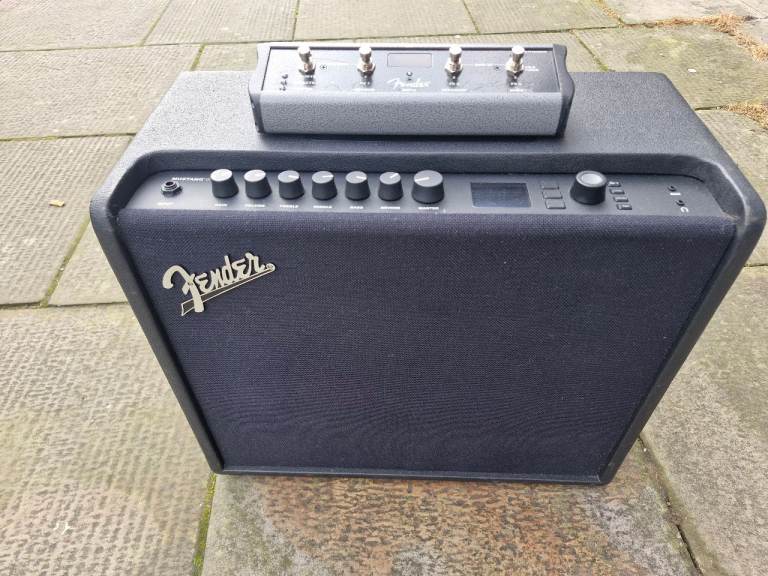 Fender Mustang GT100 Guitar Amplifier with Footswitch – Good Condition