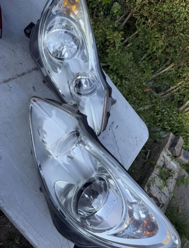 VAUXHALL CORSA D/MK3 2006-2010 PAIR OF HEADLIGHTS DRIVER & PASSENGERS