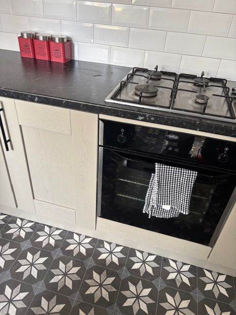 Bargain- Stunning & spacious  fully furnished 5 bed   house on st bedes avenue, blackpool FY4 1AQ 