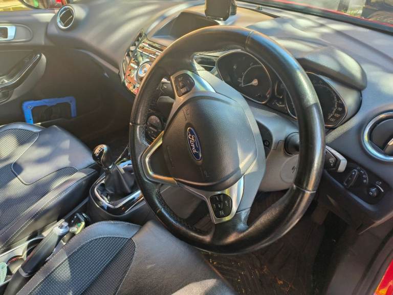 Ford, FIESTA, Hatchback, 2015, Manual, 1560 (cc), 5 doors