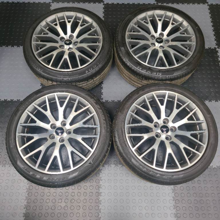 Genuine Ford Mustang 19" Alloy Wheels FR3J-1007-DA